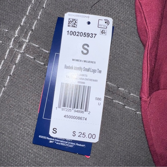 Reebok Classic Red Tee women’s small red/burgundy - Picture 4 of 5